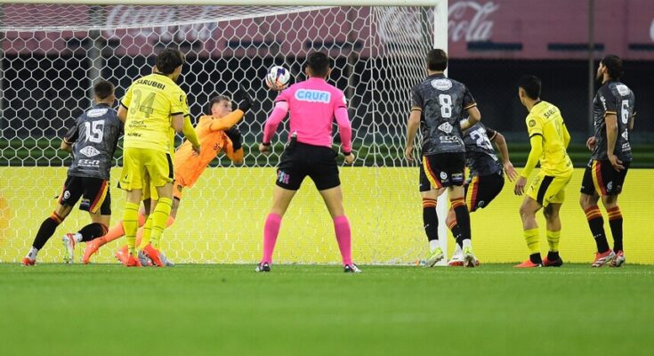 Clausura: Peñarol empató 1-1 y rescató un punto agónico ante Progreso en el Centenario Clausura: Peñarol empató 1-1 y rescató un punto agónico ante Progreso en el Centenario