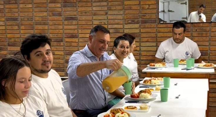 El intendente Albisu compartió un almuerzo con funcionarios de los comedores municipales