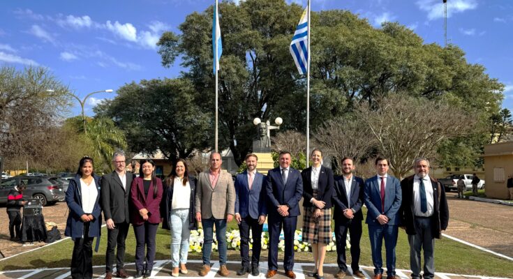 Albisu y Azcué participaron del acto por los 200 años de la Declaratoria de la Independencia Albisu y Azcué participaron del acto por los 200 años de la Declaratoria de la Independencia
