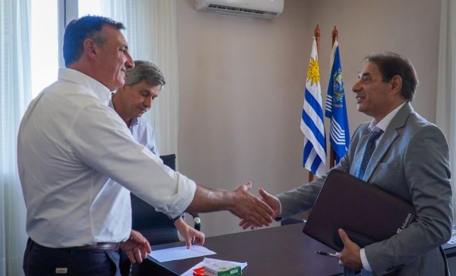 Gobierno de Salto firmó convenio con Aduanas para ordenar el depósito de vehículos incautados Gobierno de Salto firmó convenio con Aduanas para ordenar el depósito de vehículos incautados