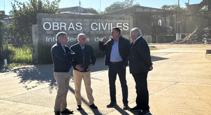 Intendente Albisu visitó las obras de recuperación vial en calle Acuña de Figueroa