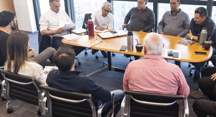 “El presidente quería escuchar de primera mano” a municipales y trabajadores de los sectores cárnico y lácteo, destacó Castillo “El presidente quería escuchar de primera mano” a municipales y trabajadores de los sectores cárnico y lácteo, destacó Castillo