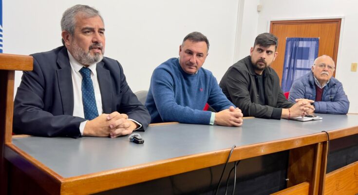 Ley Nº 20.488: Uruguay celebrará cada 13 de junio el Día Nacional del Apicultor en homenaje a Antonio Malaquina Ley Nº 20.488: Uruguay celebrará cada 13 de junio el Día Nacional del Apicultor en homenaje a Antonio Malaquina