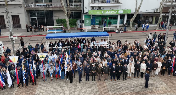 Salto celebró el 25 de Agosto con un gran acto patrio y tradicional desfile cívico-militar-criollo