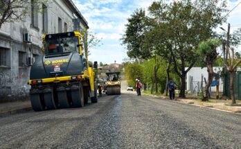 Se colocó la primera capa de bitumen en calle Cervantes