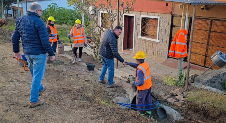 Avanzan mejoras hidráulicas y recuperación de calles en el barrio Independencia Avanzan mejoras hidráulicas y recuperación de calles en el barrio Independencia