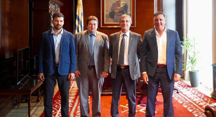 Gobierno de Salto se reunió en el BROU y avanza en financiamiento histórico con tasa récord