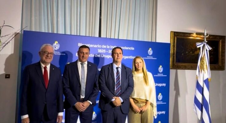 Albisu participó del acto por el Bicentenario en la Embajada de Uruguay en Argentina