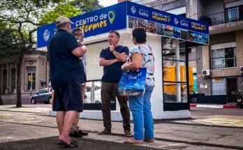 El intendente Carlos Albisu visitó el nuevo Centro de Información Turística en Plaza Treinta y Tres