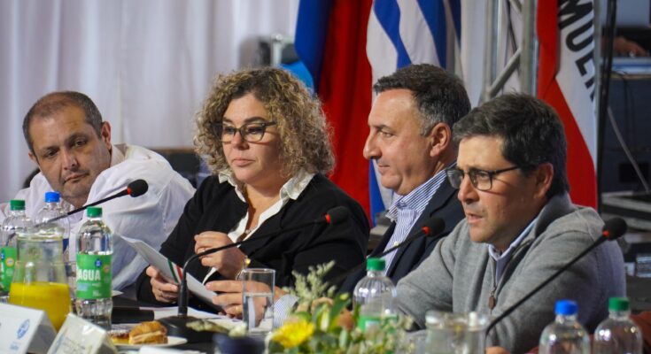 Bajo la presidencia ad hoc de Carlos Albisu, el Congreso de Intendentes recibió a la Federación Rural