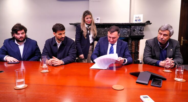 Un antes y un después para Salto: se firmó el fideicomiso que permitirá cancelar deudas e impulsar obras Un antes y un después para Salto: se firmó el fideicomiso que permitirá cancelar deudas e impulsar obras