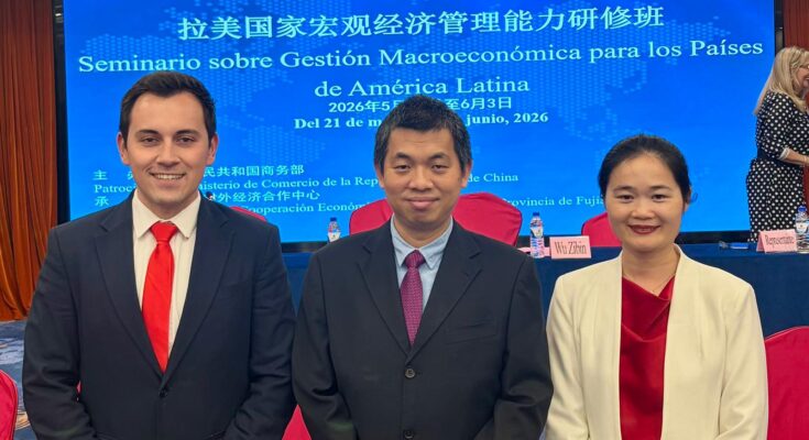 Lic. Juan Carlos Ambrosoni participa de seminario internacional en China representando a Uruguay