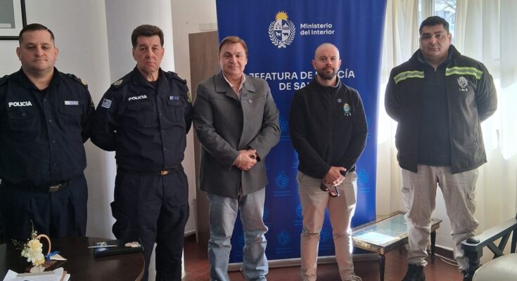 Tránsito y Policía coordinan acciones para reforzar la seguridad vial y la prevención en Salto Tránsito y Policía coordinan acciones para reforzar la seguridad vial y la prevención en Salto