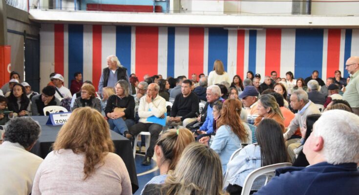 Albisu cerró el primer encuentro de comisiones vecinales y destacó el diálogo directo con los barrios