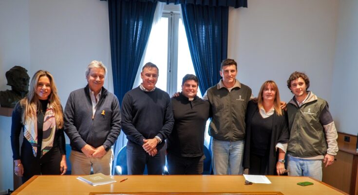 Gobierno de Salto firmó convenio con Asociación Civil Cirineos para impulsar el programa Rancho Cero