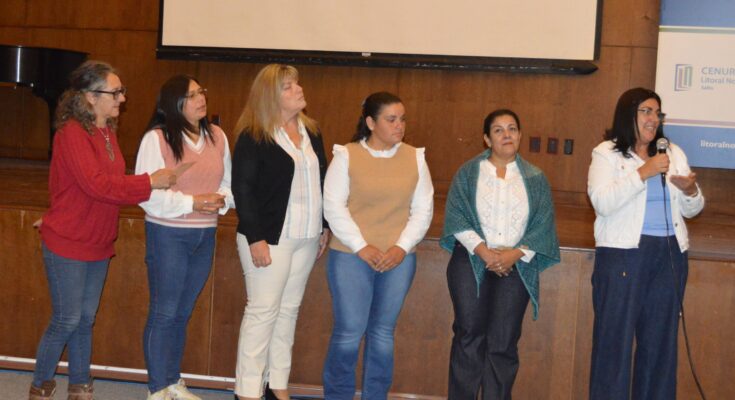 Grupo de mujeres rurales “Las inquietas” recibieron un reconocimiento en la sede Salto Udelar Grupo de mujeres rurales “Las inquietas” recibieron un reconocimiento en la sede Salto Udelar