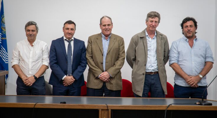 Gobierno de Salto firmó contrato de concesión para el ex Hotel Municipal de Termas del Arapey