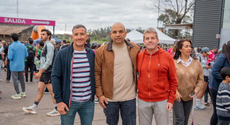 Coordinación de Deportes participó de la corre caminata por los 25 años de Salto Shopping