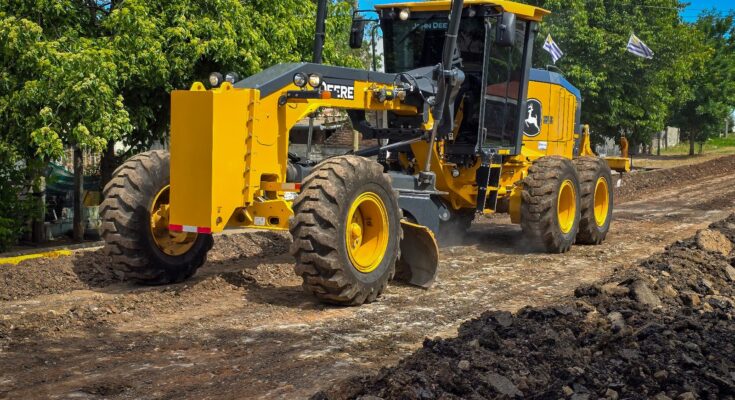 El Gobierno Departamental intensifica los trabajos de reconstrucción vial en calles Agraciada y Treinta y Tres El Gobierno Departamental intensifica los trabajos de reconstrucción vial en calles Agraciada y Treinta y Tres