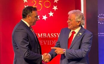 Albisu participó de la celebración por los 250 años de la independencia de EE. UU. e invitó al embajador a visitar Salto