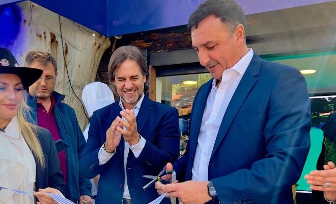 Albisu inauguró stand de Salto en la Expo Prado 2025 destacando identidad y futuro del departamento