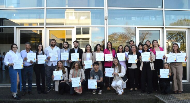 Ceremonia de entrega de títulos de diferentes carreras universitarias en la UdelaR Ceremonia de entrega de títulos de diferentes carreras universitarias en la UdelaR