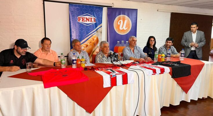 Salto presentó sus selecciones Sub 18 y Absoluta Salto presentó sus selecciones Sub 18 y Absoluta