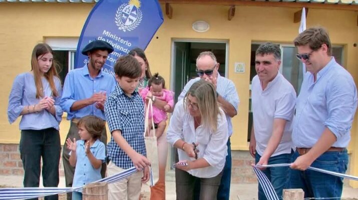 Ministerio de Vivienda y Mevir entregaron 57 soluciones habitacionales en Sarandí del Yí