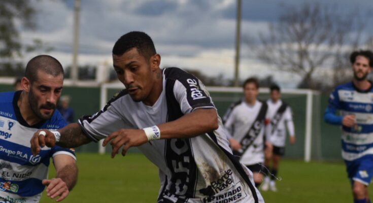 Libertad de San Carlos eliminó a Ferro Carril por penales y es finalista de la Copa de Clubes de OFI