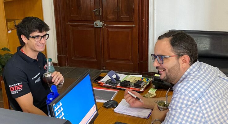 El Director de Desarrollo Social recibió al piloto salteño Tomás Granzella El Director de Desarrollo Social recibió al piloto salteño Tomás Granzella