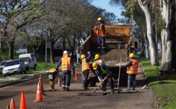 Gobierno de Salto refuerza trabajos para recuperar las calles tras las intensas lluvias