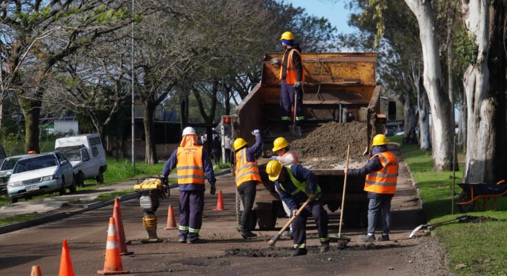Gobierno de Salto refuerza trabajos para recuperar las calles tras las intensas lluvias