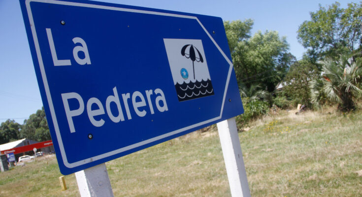 «Forcejeo generalizado» con artesanos que estaban en zona no habilitada de La Pedrera terminó con un policía herido y cuatro detenidos