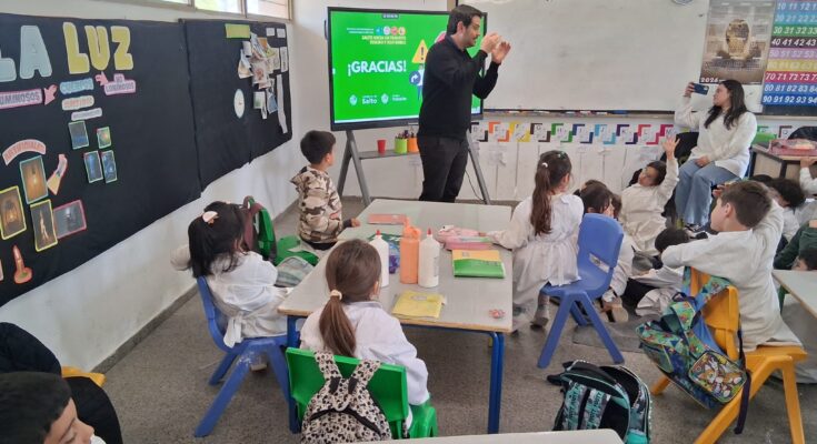El proyecto “Salto hacia un tránsito seguro y sostenible” continúa llegando a los centros educativos El proyecto “Salto hacia un tránsito seguro y sostenible” continúa llegando a los centros educativos