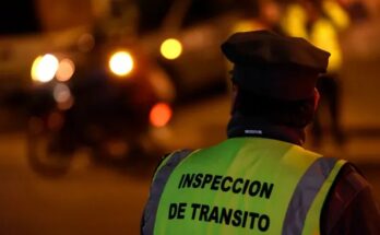 Retiran matrícula de vehículo que realizaba transporte irregular mientras avanza la regulación de aplicaciones de transporte