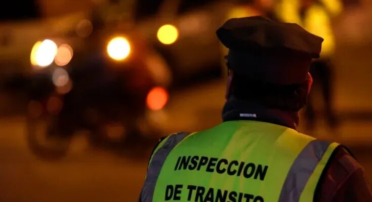 Retiran matrícula de vehículo que realizaba transporte irregular mientras avanza la regulación de aplicaciones de transporte Retiran matrícula de vehículo que realizaba transporte irregular mientras avanza la regulación de aplicaciones de transporte