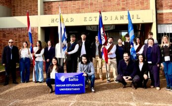 Por primera vez, el Hogar Universitario del Gobierno de Salto participó del tradicional desfile del 25 de Agosto