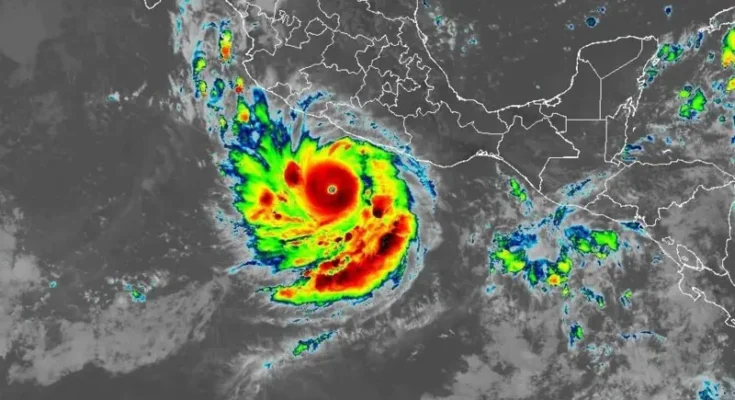 El huracán Polo alcanza la categoría 5 en tiempo récord y amenaza la costa del Pacífico de México