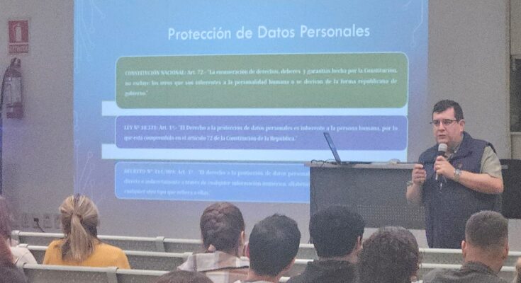 Charla sobre Protección de Datos Personales y Ciberdelitos en el Polo Educativo Tecnológico de Salto Charla sobre Protección de Datos Personales y Ciberdelitos en el Polo Educativo Tecnológico de Salto