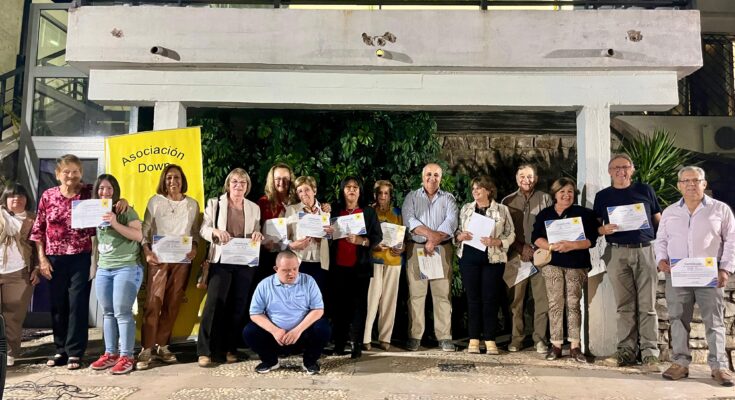 El intendente interino Francisco Blardoni participó de los 30 años de la Asociación Down de Salto El intendente interino Francisco Blardoni participó de los 30 años de la Asociación Down de Salto