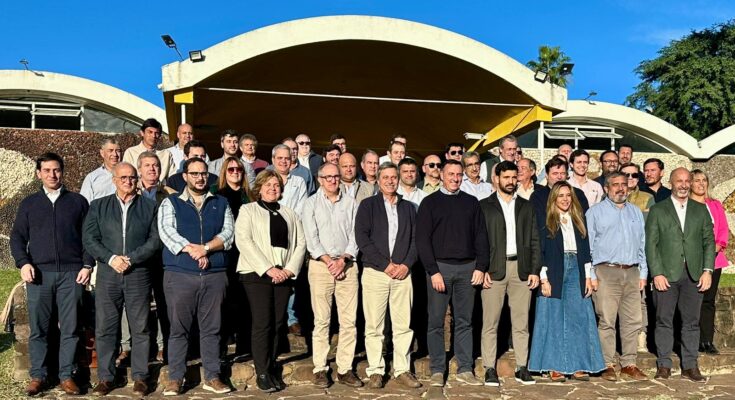 Albisu encabeza gabinete ampliado en Termas del Arapey con foco en el nuevo Presupuesto