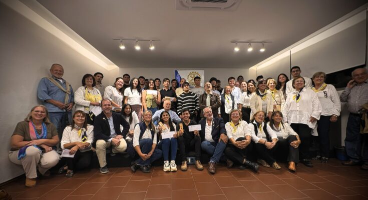 Salto Grande fortalece su compromiso con la educación a través de la entrega de becas junto al Rotary Club Salto Noreste Salto Grande fortalece su compromiso con la educación a través de la entrega de becas junto al Rotary Club Salto Noreste