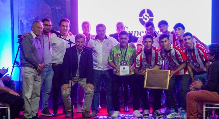 Salto vivió una jornada a puro fútbol con Juan Carlos Scelza y reconocimientos a las selecciones locales