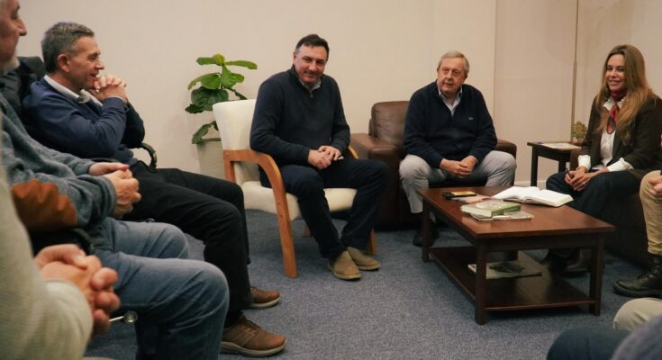 Albisu recibió a Carlos Lecueder, quien presentó el proyecto de ampliación de Salto Shopping por US$ 17 millones Albisu recibió a Carlos Lecueder, quien presentó el proyecto de ampliación de Salto Shopping por US$ 17 millones