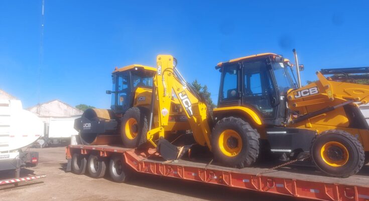 Llegaron nuevas máquinas a Salto para fortalecer la red vial departamental