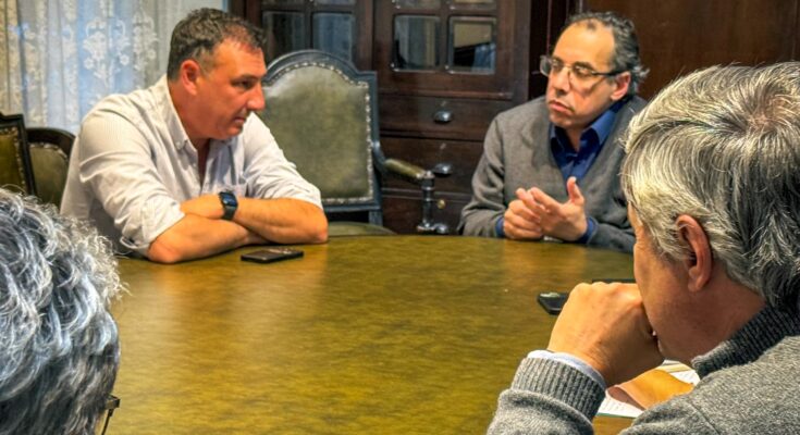 El ministro de Turismo Pablo Menoni fue recibido en Salto por el intendente Albisu