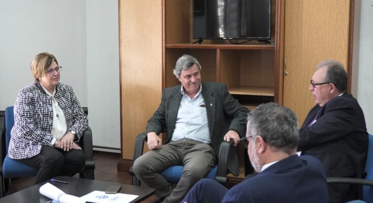 Embajador de Paraguay visitó la Intendencia de Salto para fortalecer vínculos de cooperación Embajador de Paraguay visitó la Intendencia de Salto para fortalecer vínculos de cooperación