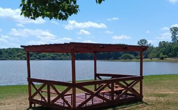 Instalan nuevas pérgolas con decks en el Parque del Lago