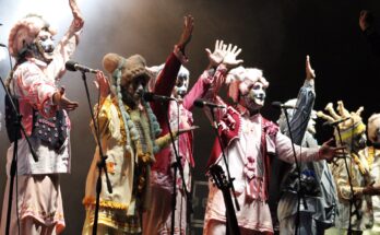 Gran marco de público en el inicio del Concurso de Murgas en el Parque Harriague
