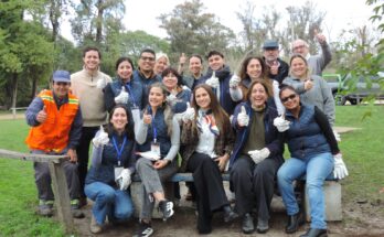 Gobierno de Salto acompaña jornada de plantación de lapachos rosados en el Parque Benito Solari